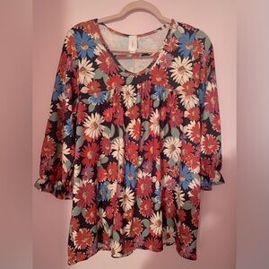 Honeyme 3/4 sleeve floral top size small EUC